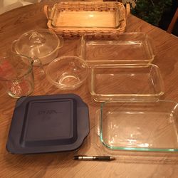 Several glass Pyrex pieces