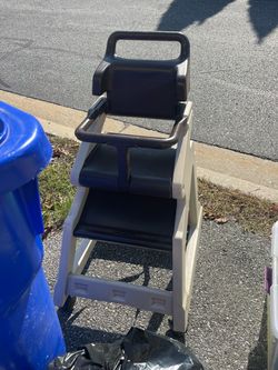 Rubbermaid Commercial Restaurant High Chair