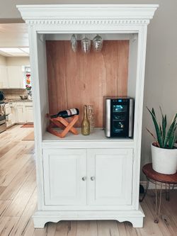 Beverage armoire bar 