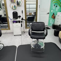 Salon Chair, Mat And Mirror 