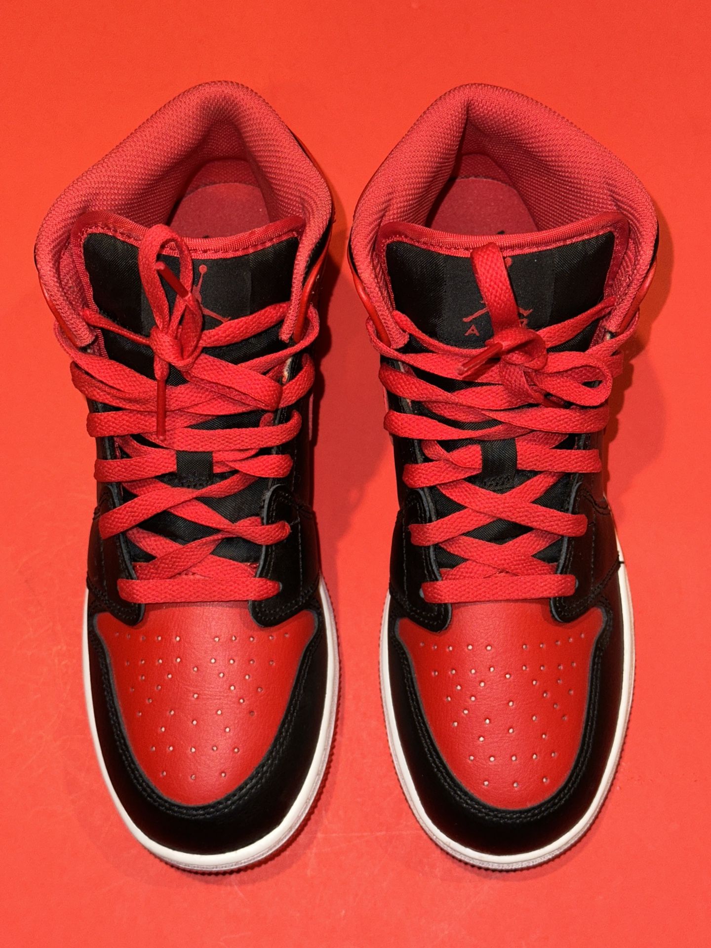 Nike Air Jordan 1 Bred Mid Mens 7Y Black Red High Top Sneaker DISPLAY SHOE READ