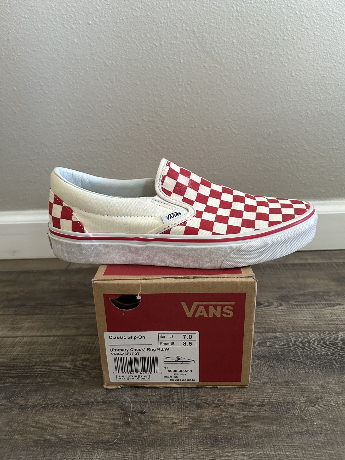Vans Classic Slip-On Checkerboard Red, Unisex, Men’s Size 7/Women’s Size 8.5 (slightly Used)