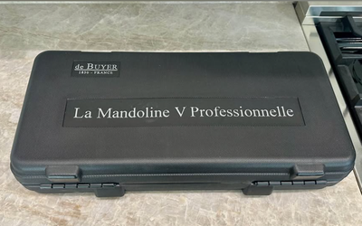 de Buyer La Mandoline V Professionnelle  - precision slicing, julienning, crinkle, and waffle cuts