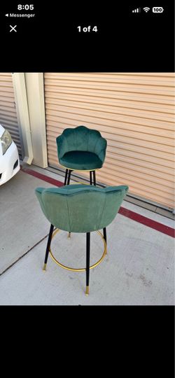 Set of 2 Green Velvet Scalloped Bar Stools