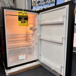New Magic Chef HMAR45HCBE 4.4 Cu. Ft. Mini Refrigerator Black Freestanding Design