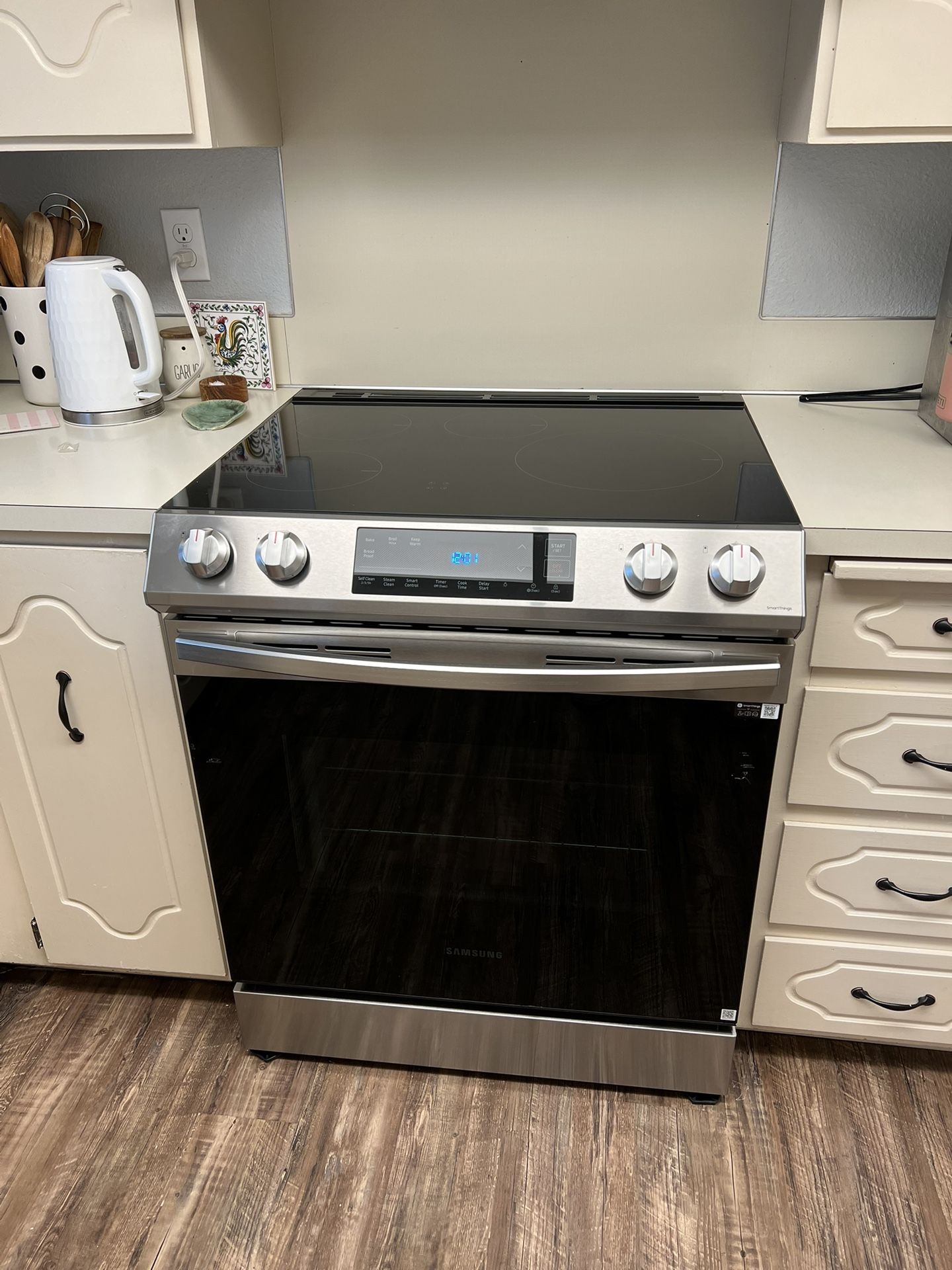Maytag Electric Range with Smooth Cooktop for Sale in Gig Harbor, WA