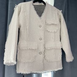 Elegant White Tweed Jacket – Pearl Button Detail 🤍