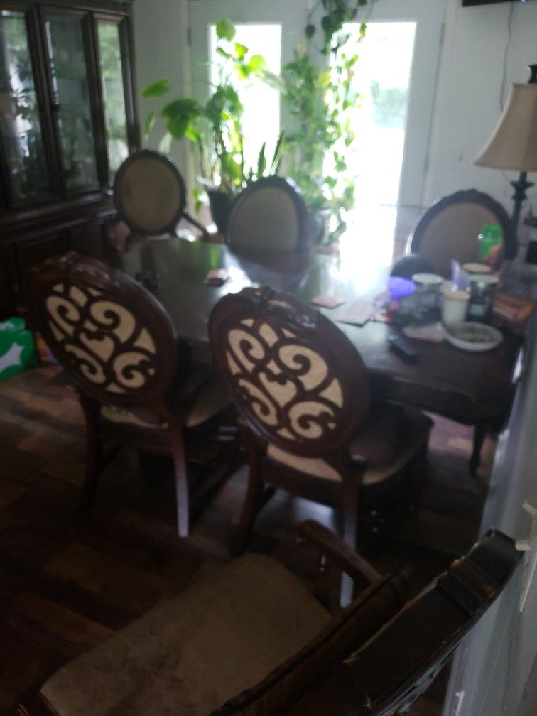China Cabinet And Table With 6 Chairs