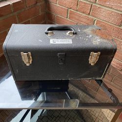 Vintage ROBERTS Black Steel Tool Box for Floor Laying Carpet Supplies  Good pre-owned condition. It does have some rusting and signs of use on the out
