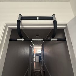 Chin up / Pull up bar