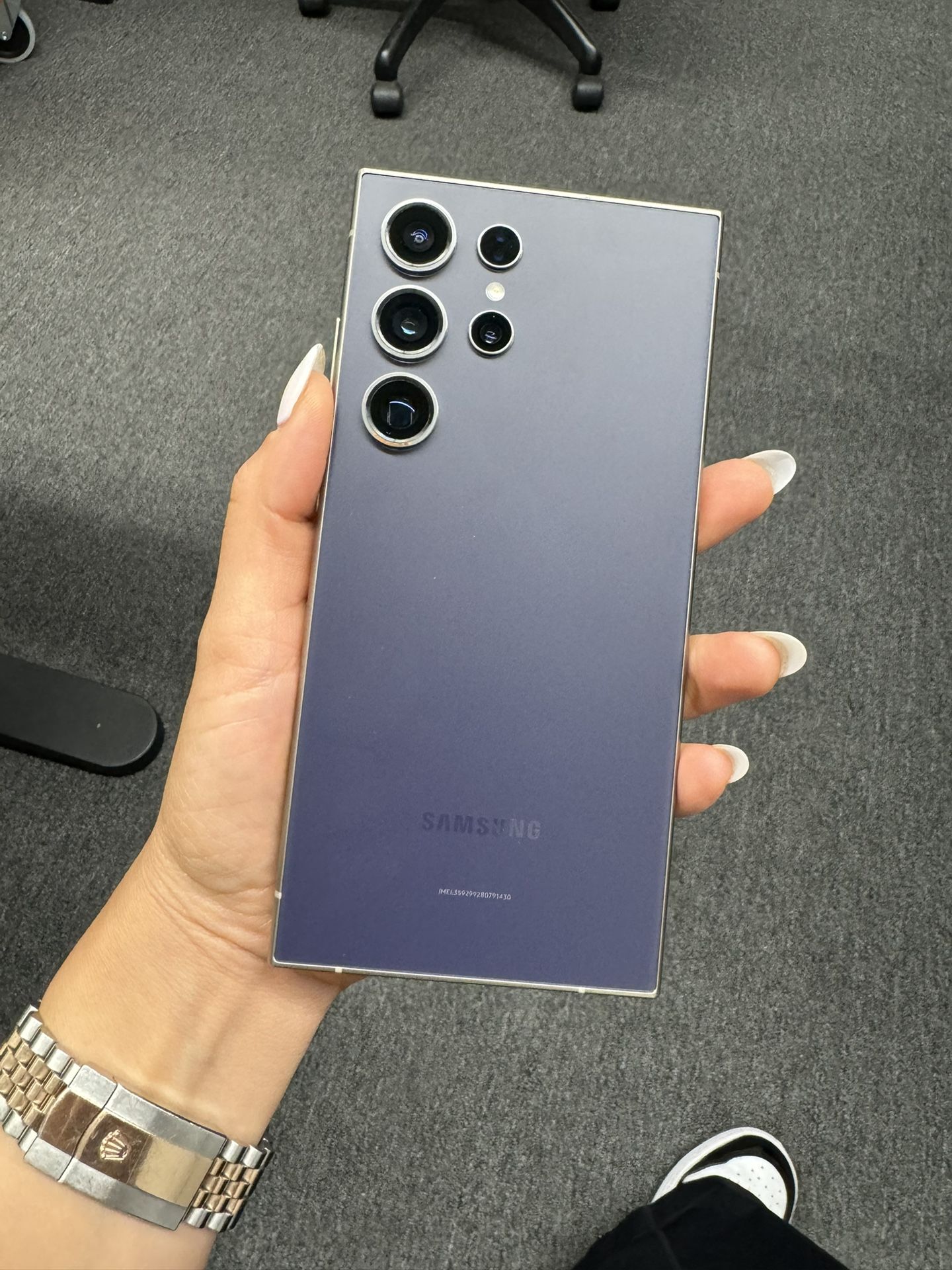 Samsung S24 Ultra 256gb ( Fully Unlocked ) Cell phones & Smartphones