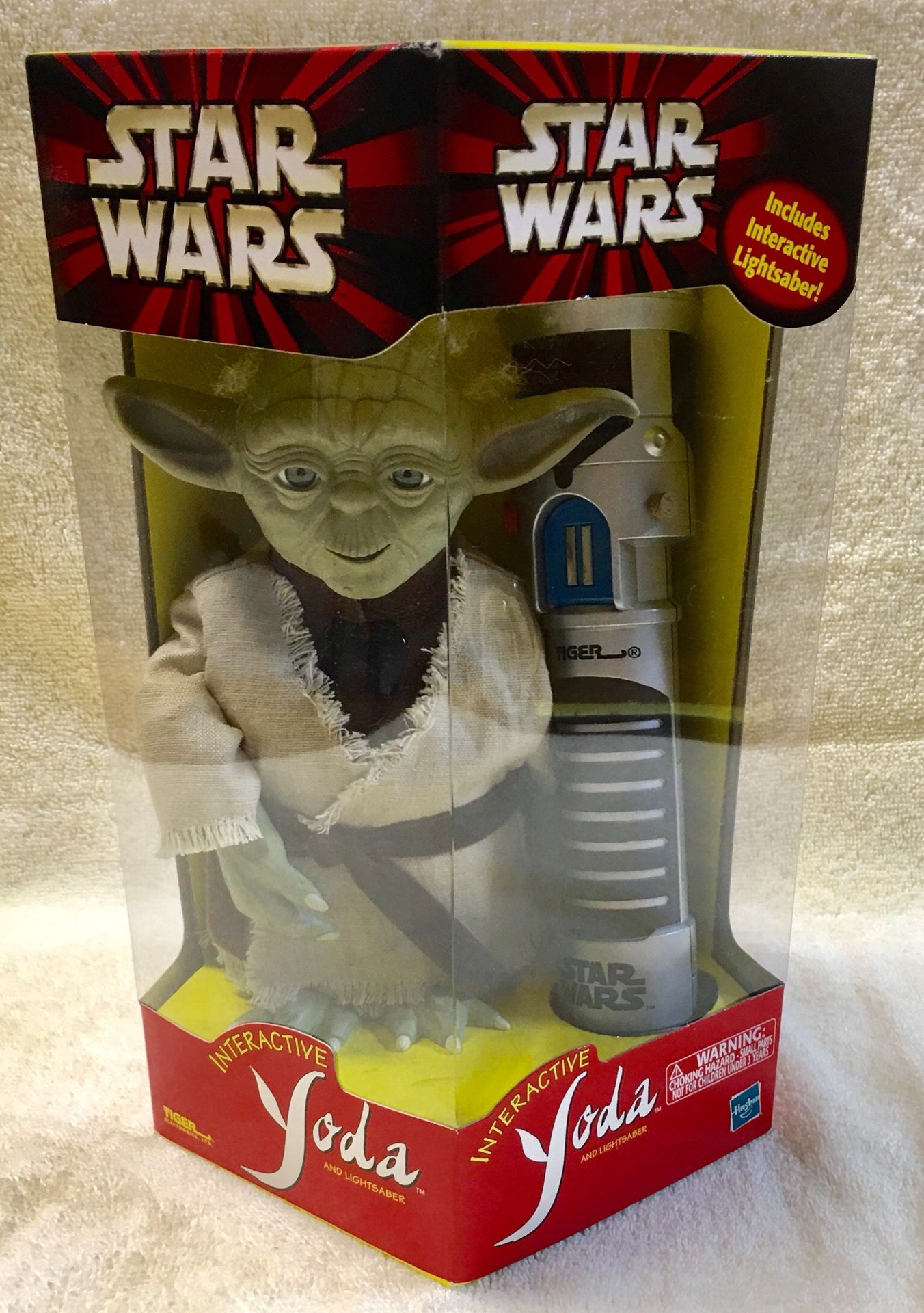 STAR WARS INTERACTIVE YODA AND LIGHTSABER