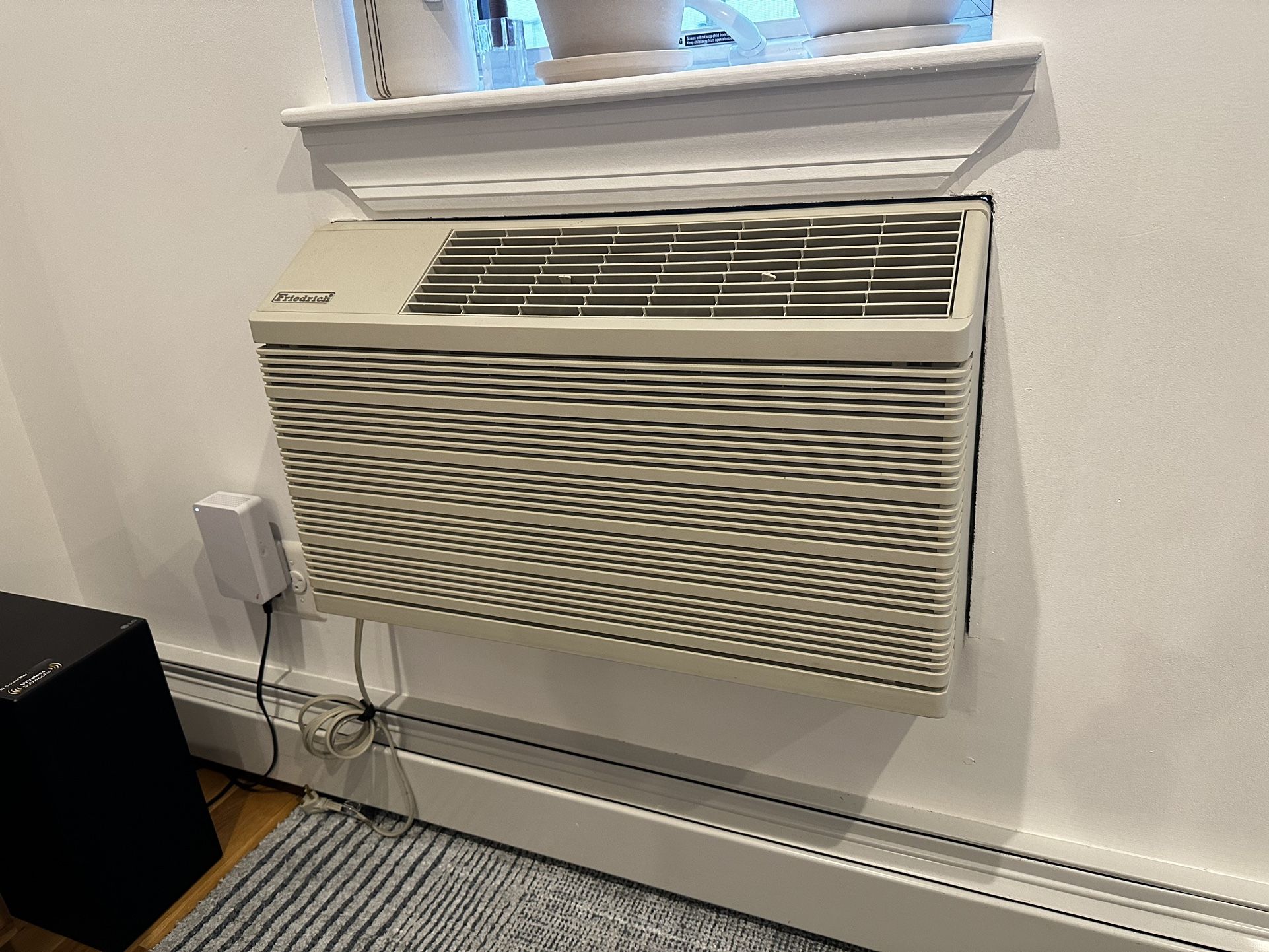 220v Through The Wall Air Conditioner 12,000 BTU