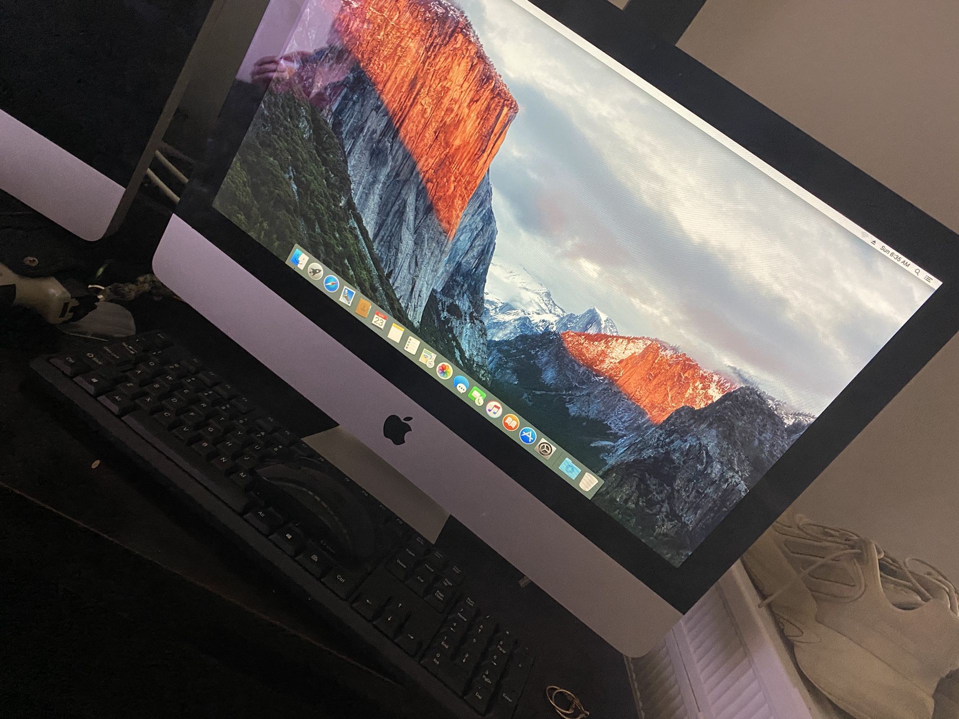 2 iMacs 