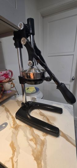 Cast Iron orange juice squeeze black