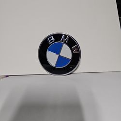 21-25 BMW I4 G26 Front  Emblem