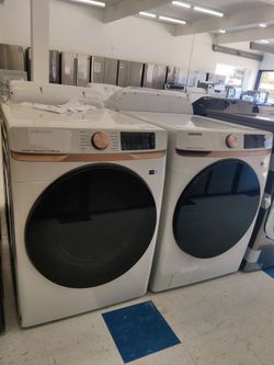 New Samsung
5 cu. ft. Extra Large Capacity Smart Front Load Washer in Ivory White with Super Speed W