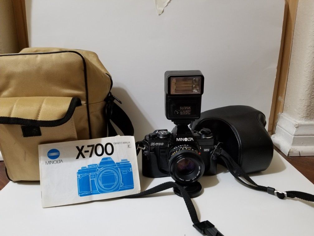 Minolta x-700 film camera bundle