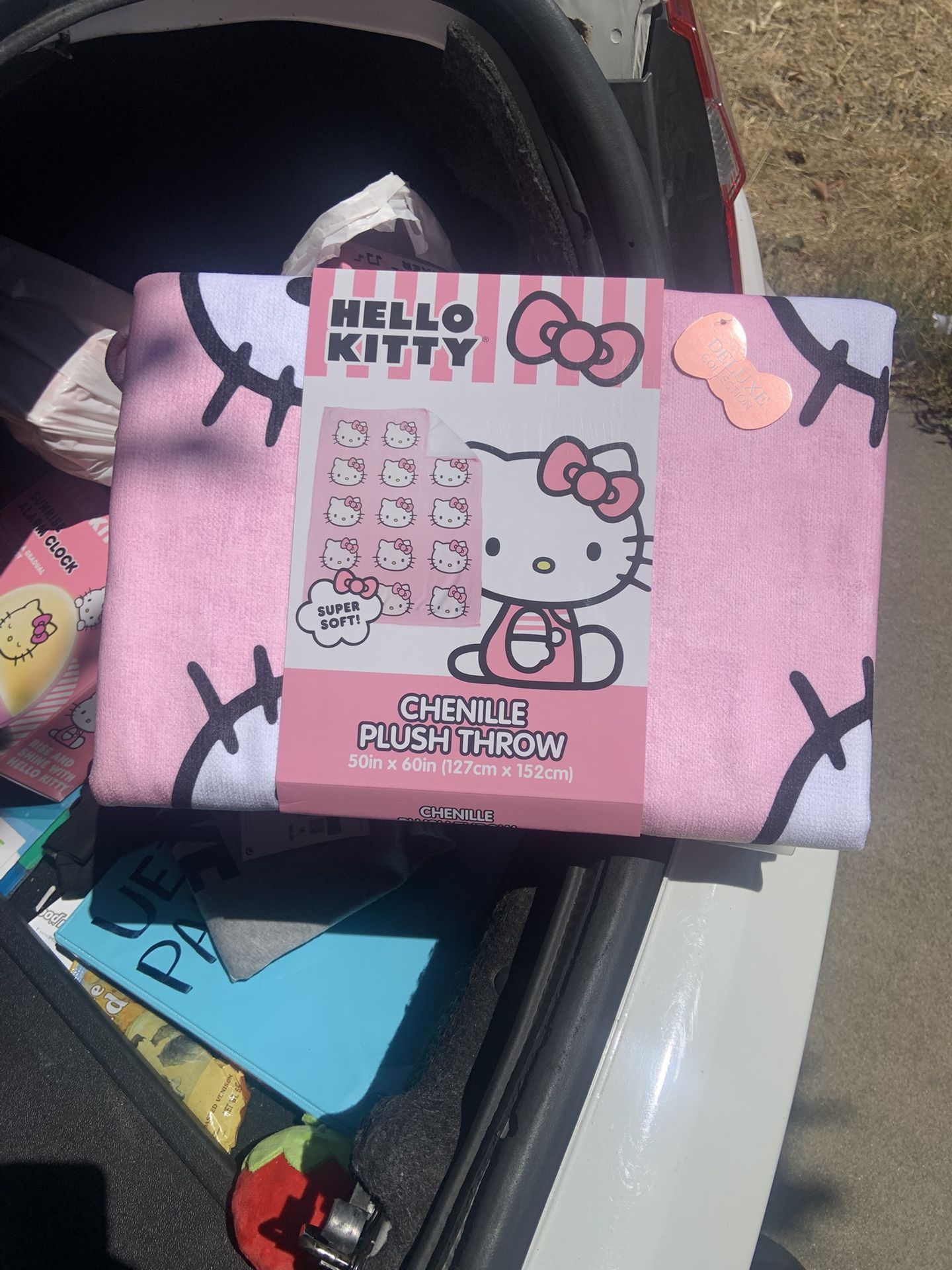 hello kitty 50 x 60 inch throw blanket
