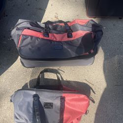 JM New York Luggage Set, Smaller Bag, Larger Bag with Multiple Layers of Zipped Storage, $25