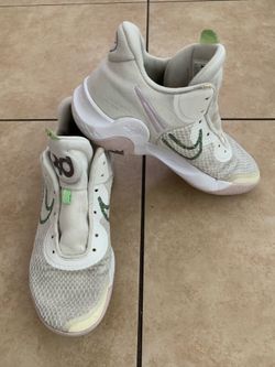 Basketball shoes