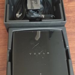 Tesla Solar Gateway - Tesla Part No. 1490255-00-A, Model No. GWY20 NEW open box