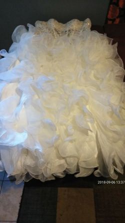 JJ's House Wedding Dress ( David's Bridal)