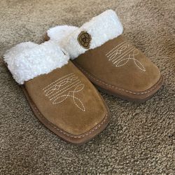 Women’s Ariat Slippers: Size 6