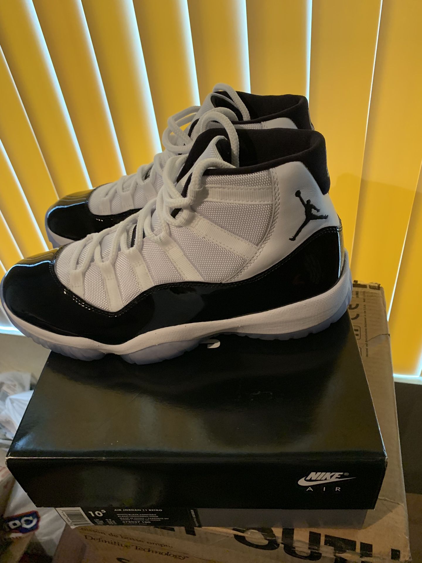 Jordan 11 Concord Retro DS Size 10 1/2 $240