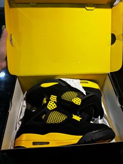 Jordan 4 Retro Black/Yellow Thunder