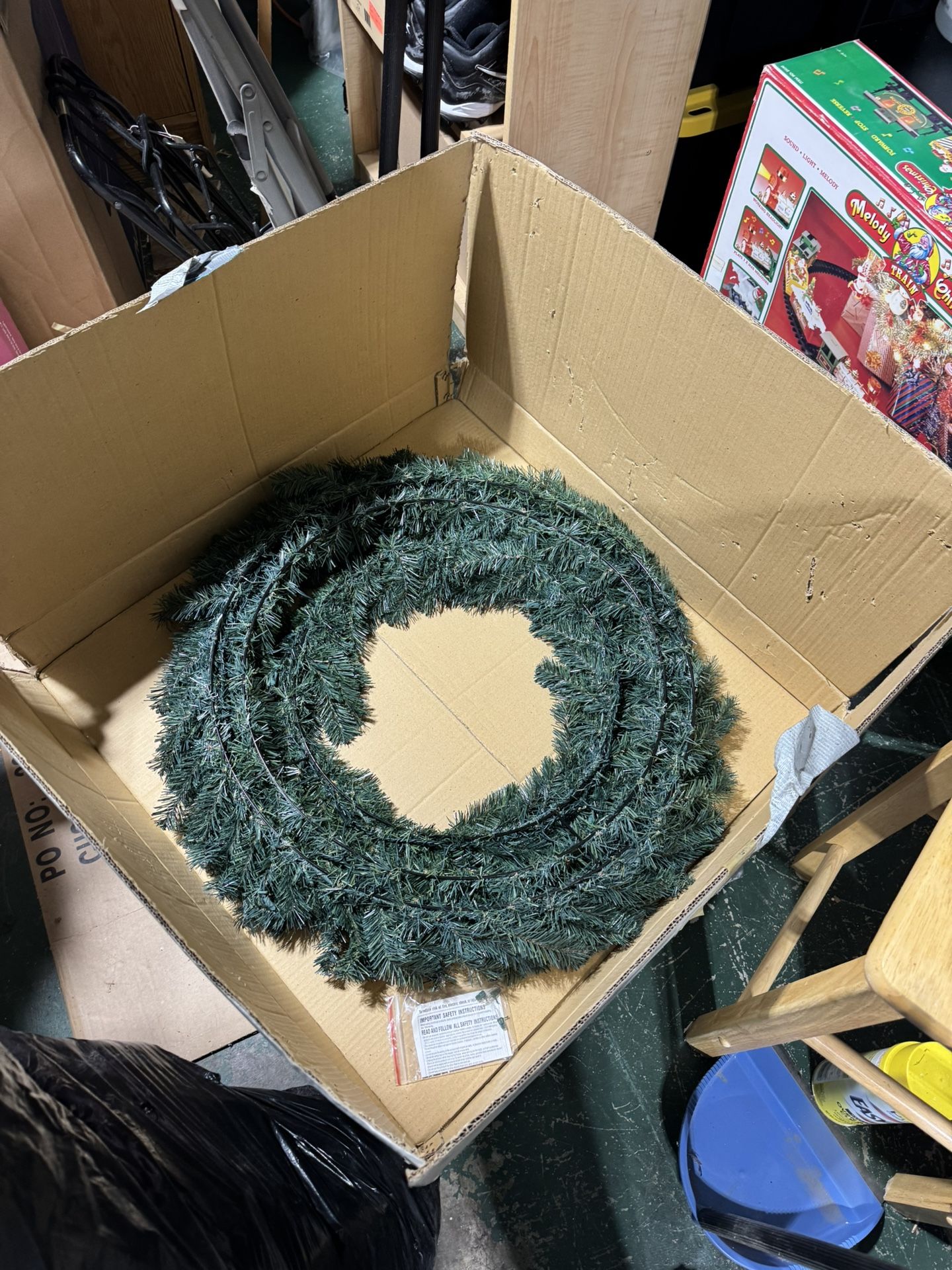 Pre-lit Wreaths and carlands *NEW*