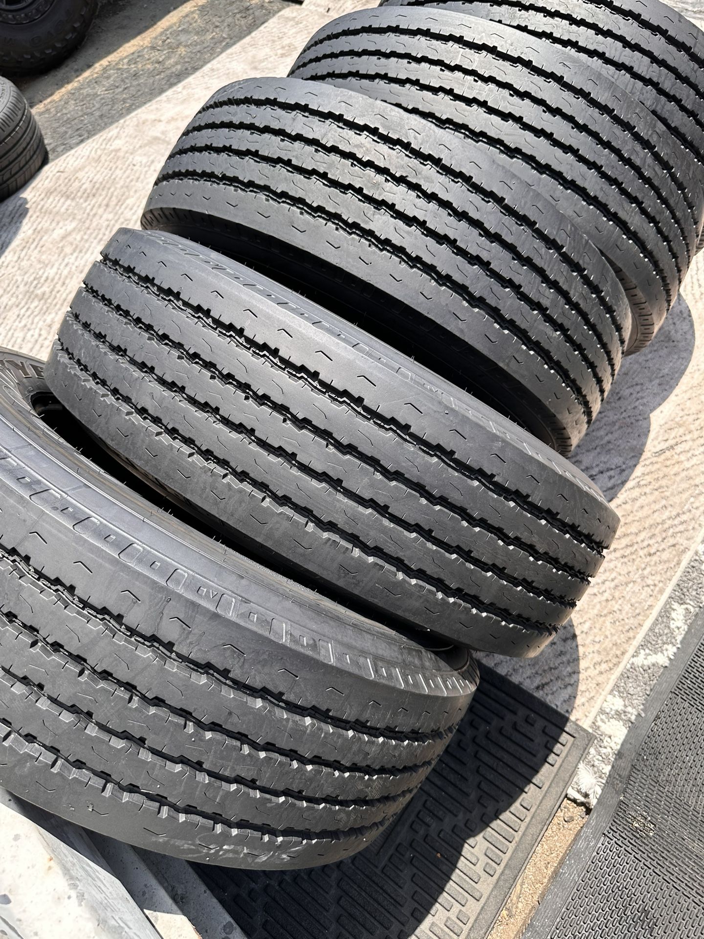 245/70/19.5 Goodyear