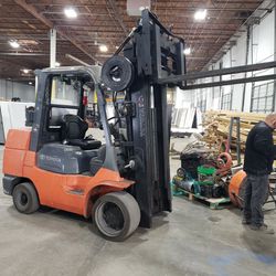 Forklift Toyota 8000 pound capacity
