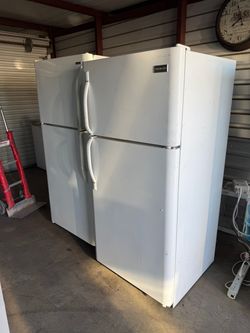 Refrigerator Frigidaire or Kenmore, excelent conditions