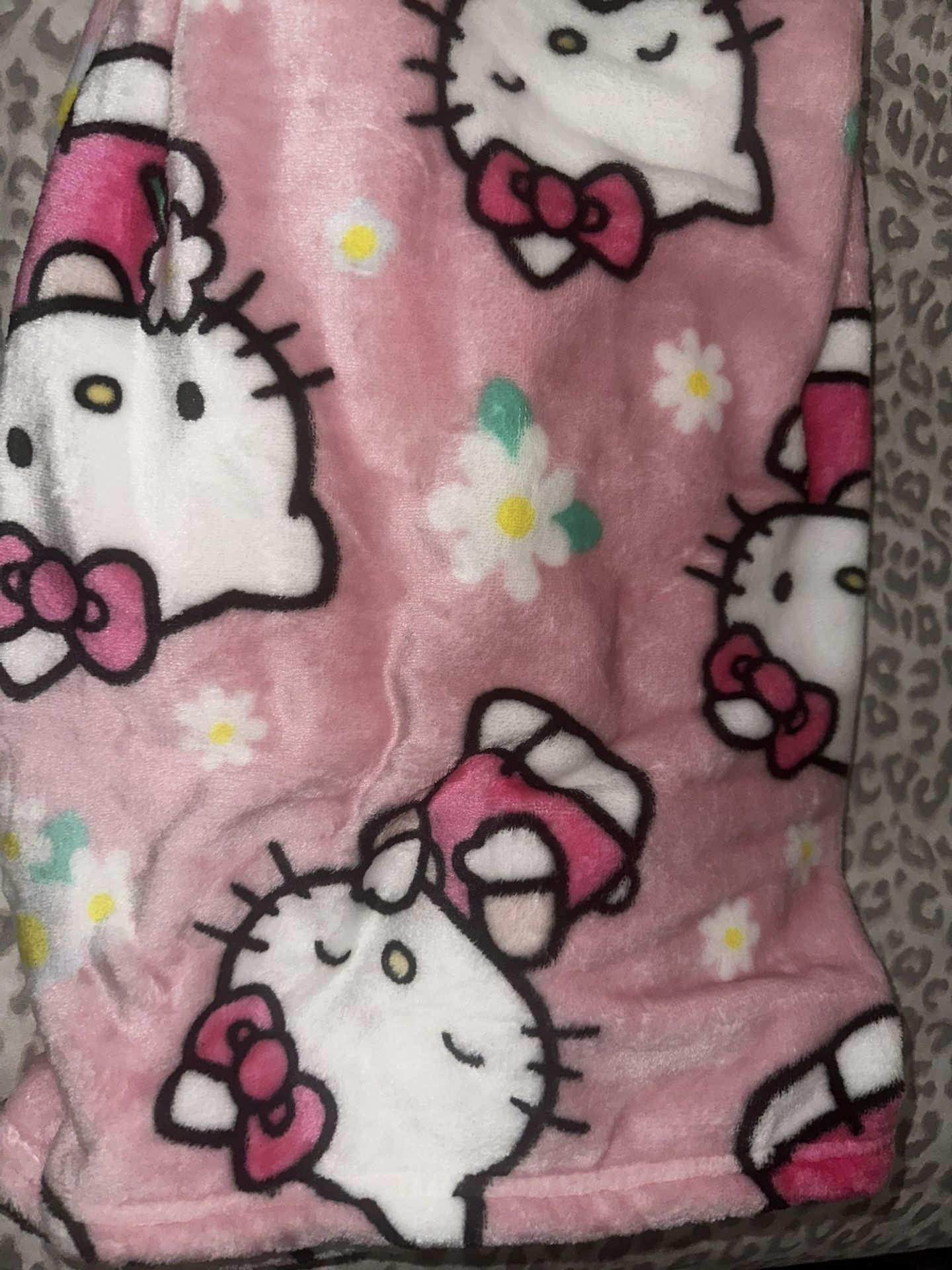 Hello Kitty Flower Throw