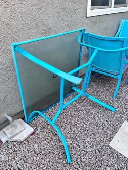 Free patio table 3 chairs