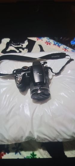 FUJIFILM FINEPIX " S "DIGITAL CAMERA