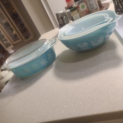 Vintage Pyrex AMISH BUTTERPRINT TURQUOISE 3 set Cinderella Mixing Bowls and casserole dish
