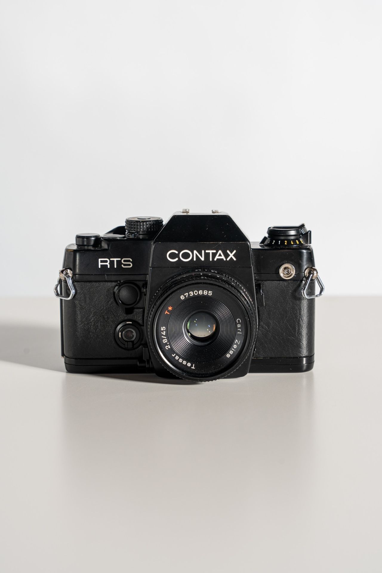 Contax RTS II w/ Carl Zeiss 45mm F/2.8 Lens (35mm Film Camera)