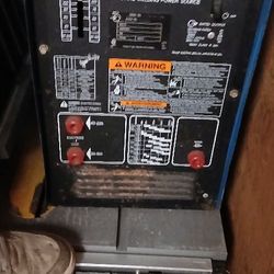 Miller Thunderbolt 225 AC/DC Arc Welding Power Source. 