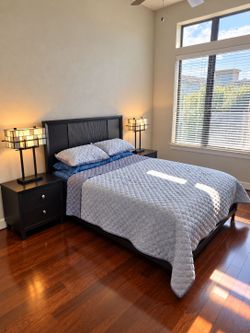 🏡 BEAUTIFUL QUEEN BEDROOM SET FOR SALE – LIKE NEW! 🛏️
