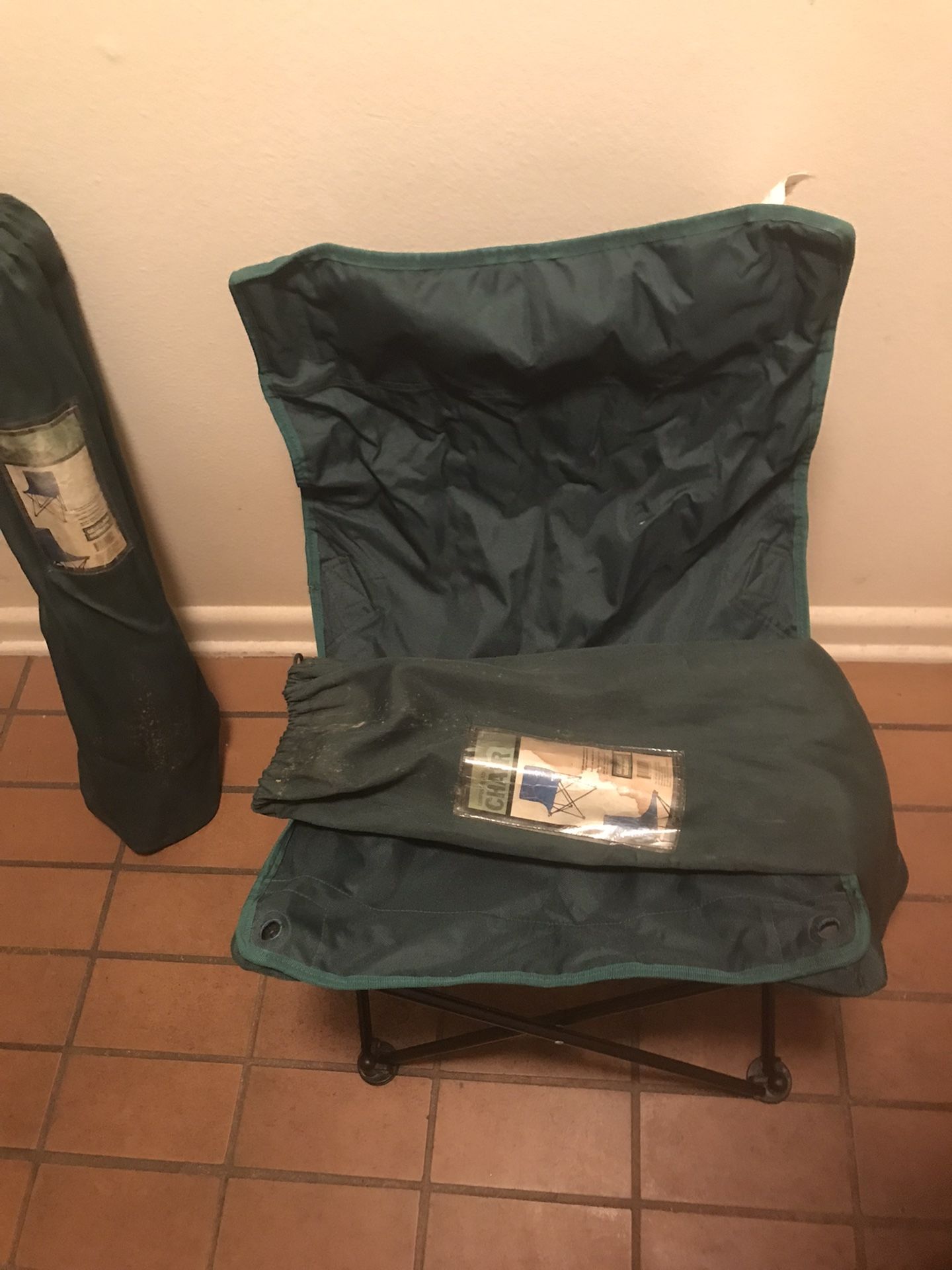 2,Folding Chairs With Bags