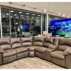 Tambo Canyon Reclining Sectional /couch /Living room set