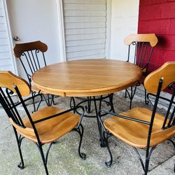 Table With Chairs/ Set 