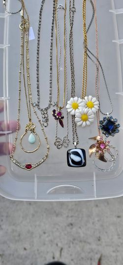 9 Piece Vintage Necklace Lot