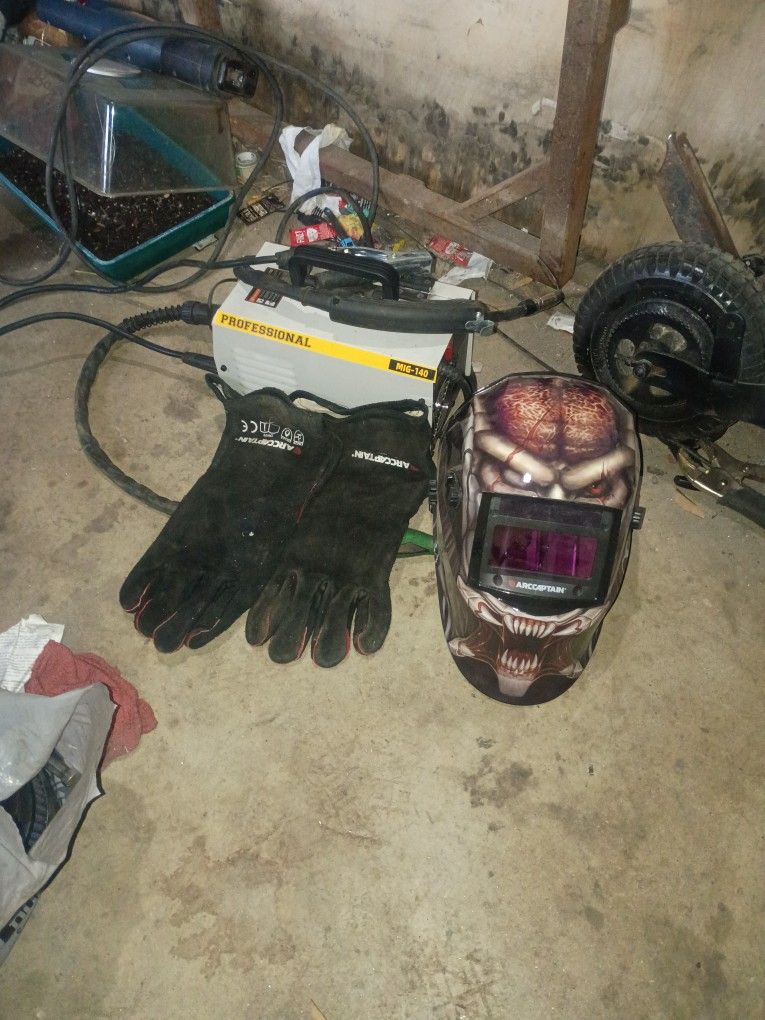 3 In 1 Mig Welder With Welding Gloves And Predator Welding Mask