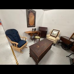 Vintage Solid Wood Trunk – Pickup Only