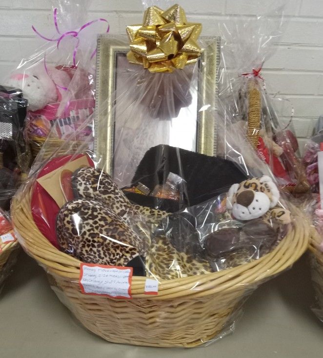 VALENTINES Baskets And Gifts