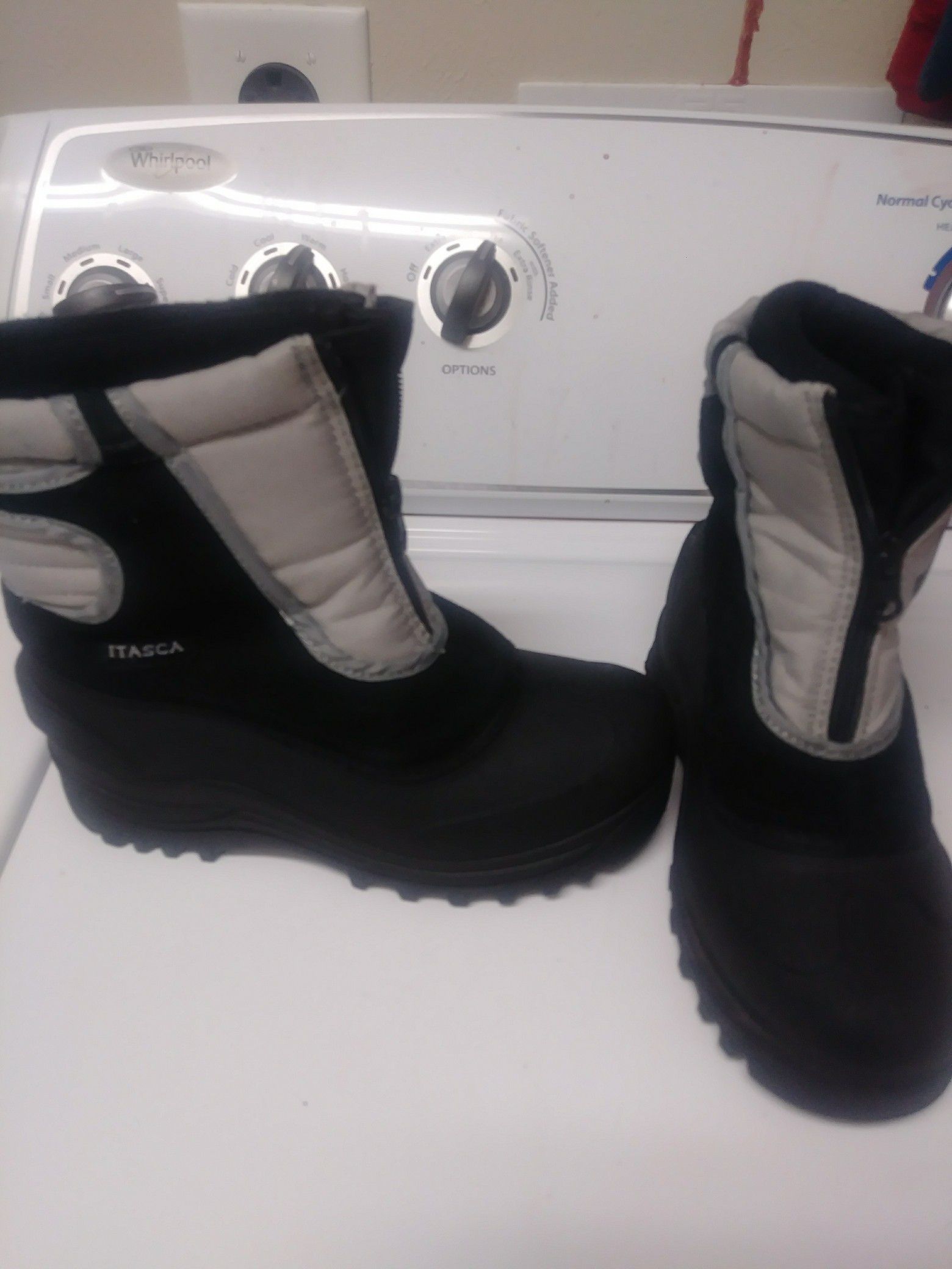 Kids snow boots size 2