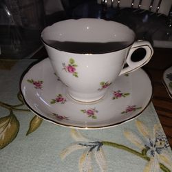 Vintage ROYAL KENT Bone China Porcelain Tea Cup & Saucer set Petitte Roses 